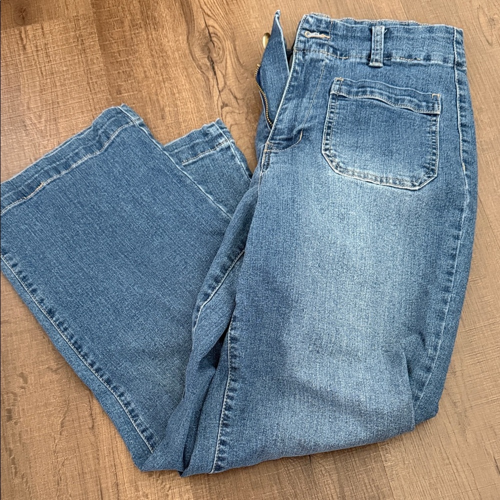 d. jeans Straight Leg Women's Jeans in Blue Wash